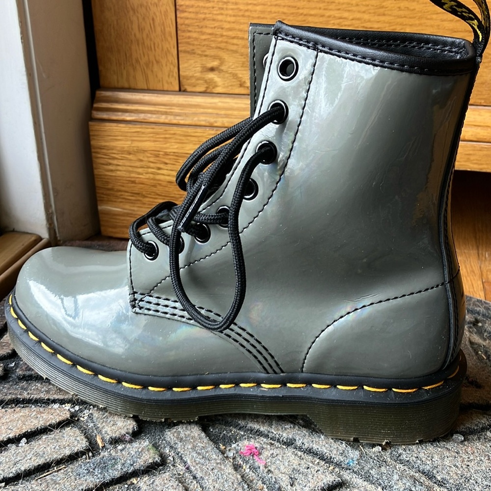 Dr. Martens iridescent gray gunmetal/rainbow Boots. 1460 YS 6 - Picture 5 of 14